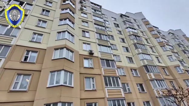 Мальчик выпал из окна шестого этажа в Минске. Он погиб