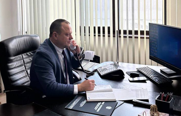 Благоустройство площади Ленина в Лунинце. Сенатор прямую телефонную линию