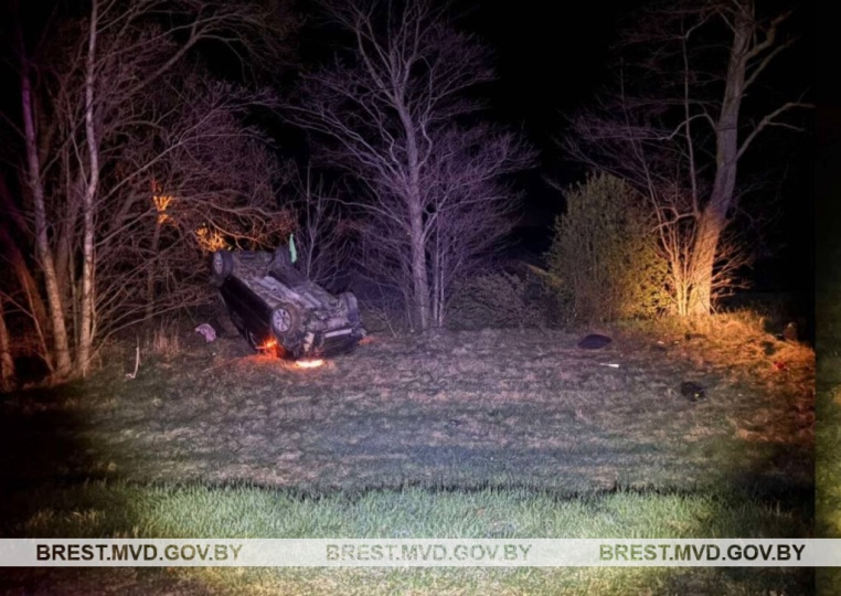 Житель Иваново на машине вылетел в кювет, в Пружанском районе девушка разбилась на мотоцикле