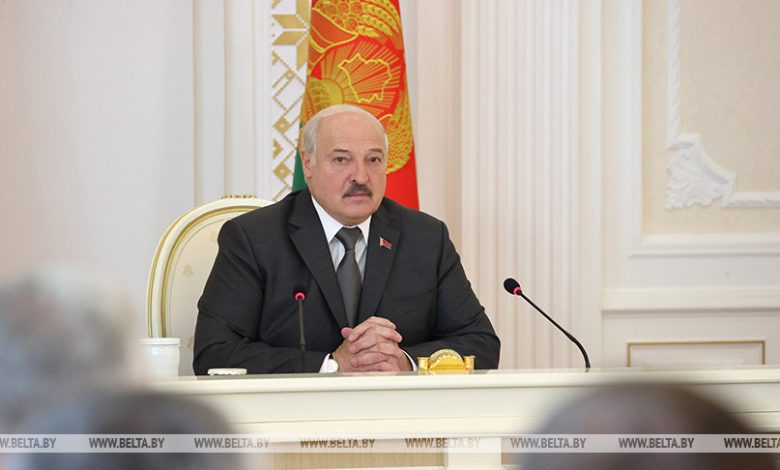 Дополнительные меры поддержки граждан и трудовых коллективов стали темой совещания у Лукашенко