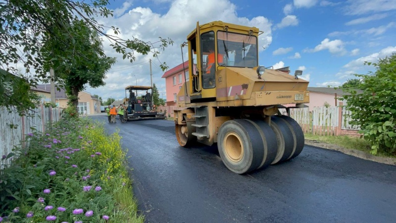 Закатали в асфальт дорогу Мира в Лунинце