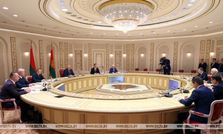 Лукашенко: если люди не могут обеспечить себя продуктами питания, нечего разговаривать о суверенитете