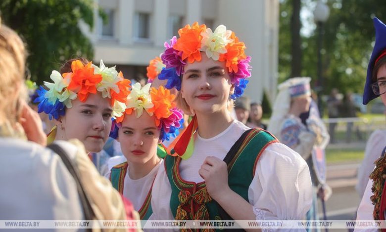 Многонациональное шествие открыло XIII Республиканский фестиваль национальных культур в Гродно