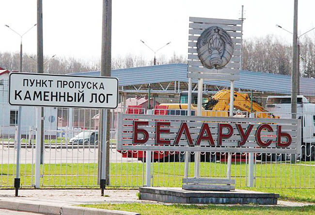 Более тысячи машин ожидают въезда в Литву