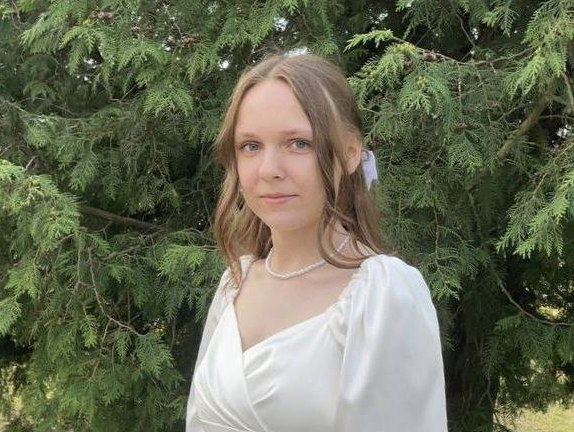 Еще три девушки из Лунинецкого района стали обладательницами 100-балльных результатов по ЦЭ