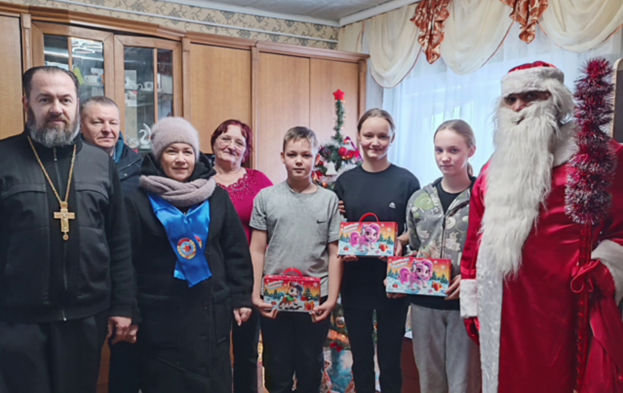 Радость новогодних праздников дарят в Лунинецком районе