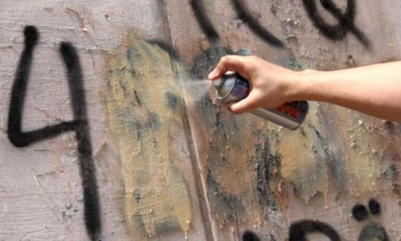 За осквернение сооружений и порчу имущества перед судом предстанут двое микашевичских подростков