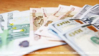 Доллар и евро на торгах 2 марта подорожали, российский рубль подешевел