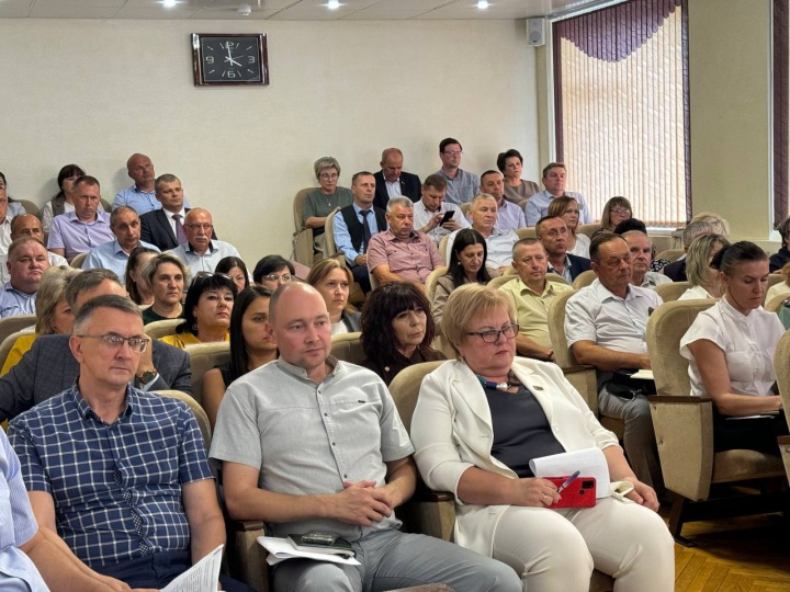 Готовность школ к новому учебному году обсудили в Лунинце