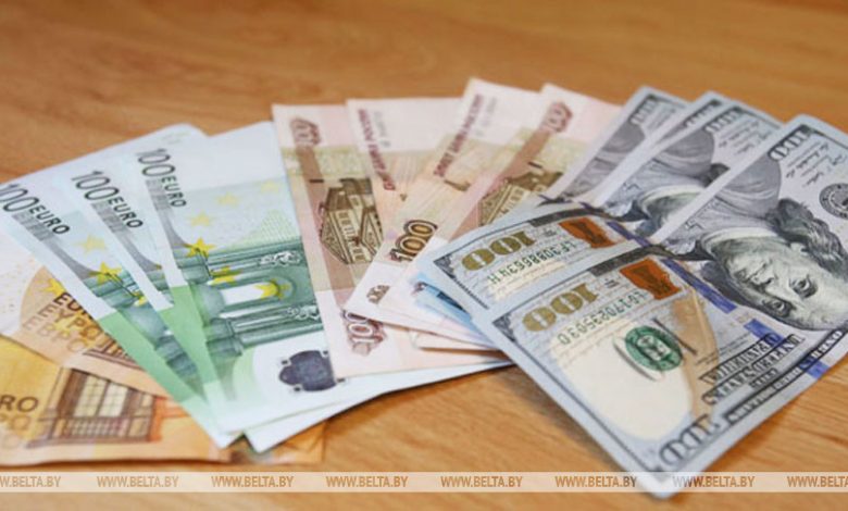 Белорусы в январе-сентябре купили валюты на $1,55 млрд больше, чем продали
