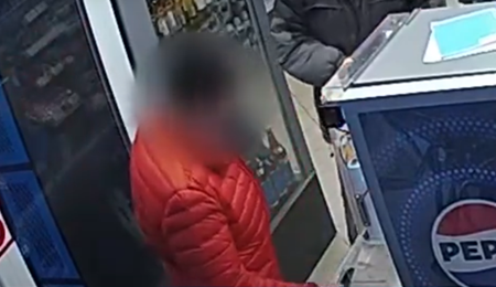 Житель Пинска нашел банковскую карту и три дня рассчитывался по ней в магазинах 
