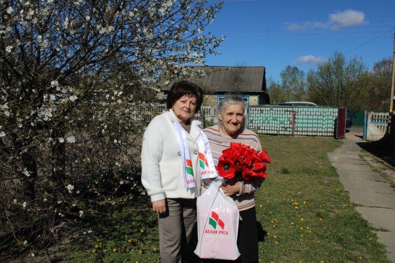 В Лунинецком районе чествовали ветерана педагогического труда Анну Полховскую