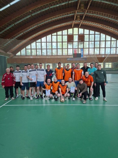 В мини-футбол лучше всех играют железнодорожники Лунинца