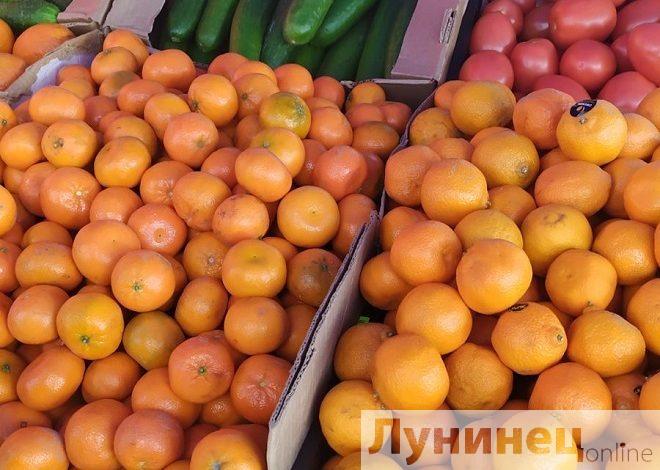 Фотофакт. Цены на рынке в Лунинце на овощи и фрукты 30 апреля