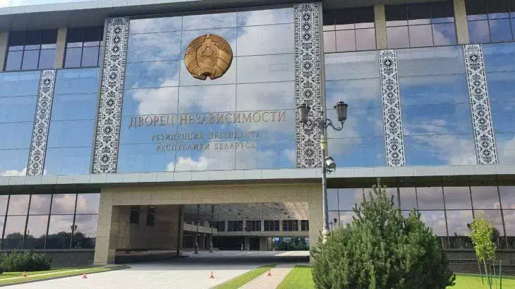 Лукашенко и Макрон по инициативе французской стороны пообщались по телефону