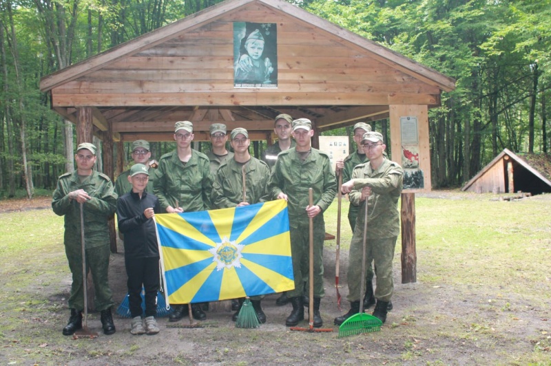 ПОМНИМ! Поддержание порядка на партизанской стоянке в Лунинецком районе