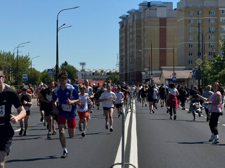 Забег "Первых": тысячи любителей спорта вышли на старт в Бресте  