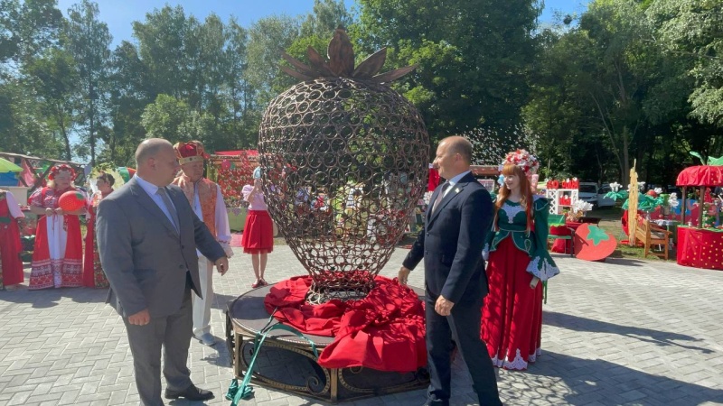 В клубничной столице Беларуси праздник "Лунінецкія клубніцы"!