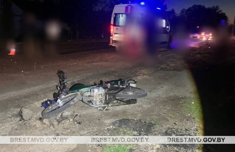 Бесправника на мотоцикле сбил автомобиль в Кобринском районе