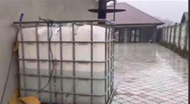 Все только для себя. У мужчины изъяли 400 литров самогона и 2 тонны браги 