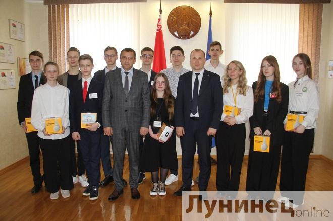 Руководитель Лунинецкого района встретился с участниками и победителями республиканской олимпиады