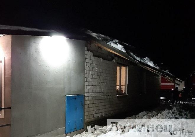 «Цяжкі снег». У Лунінецкім раёне абваліўся дах у прыватным жылым доме