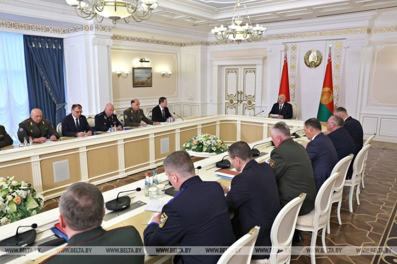 Государственная программа вооружения на 2026-2030 годы и гособоронзаказ стали темой совещания у Президента Беларуси