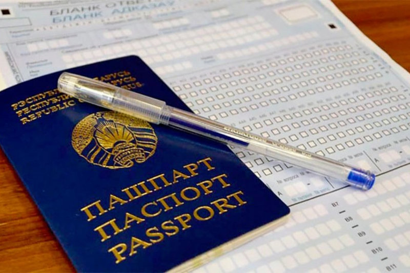 На ЦТ за дверь выставили 12 абитуриентов, еще 4 человека не смогли продолжить тестирование по медицинским показаниям