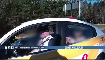 Пьяный таксист вез пассажирку на автодороге М-10. Права, штраф и автомобиль