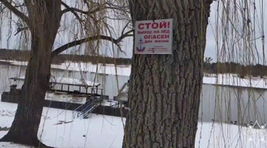 Ребёнок провалился под лёд на Припяти. Его спас прохожий