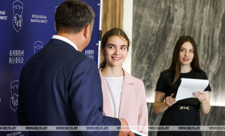 Стобалльница из Лунинца: максимум по математике и русскому языку стал полной неожиданностью