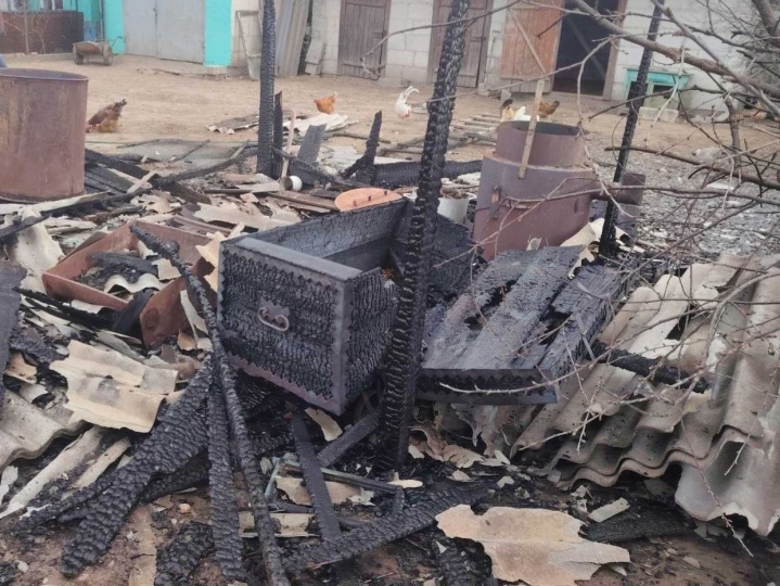 В Лунинецком районе сгорела хозпостройка