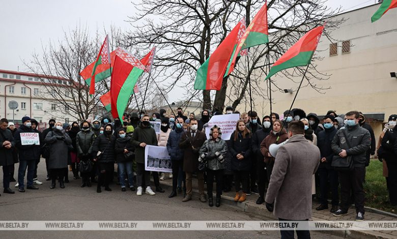 Фотофакт: Пикет у Представительства УВКБ ООН по делам беженцев в Беларуси