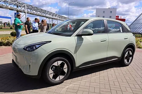 В ноябре планируется вывести на рынок новую модель электромобиля GEELY EX2