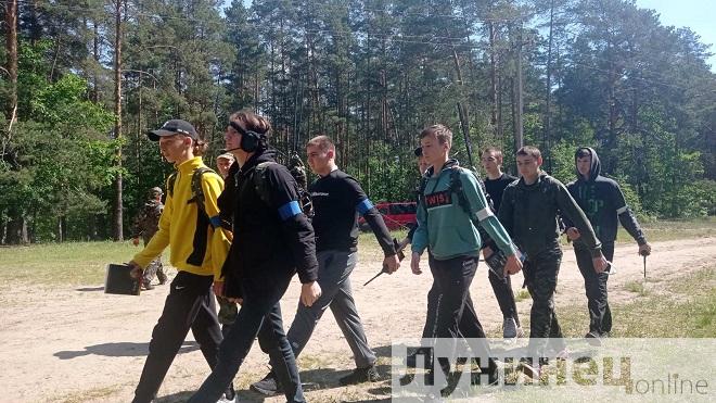 Связь, тактическая, медицинская подготовка и футбол…. Будни в «Спутнике» Лунинецкого район (фоторепортаж)