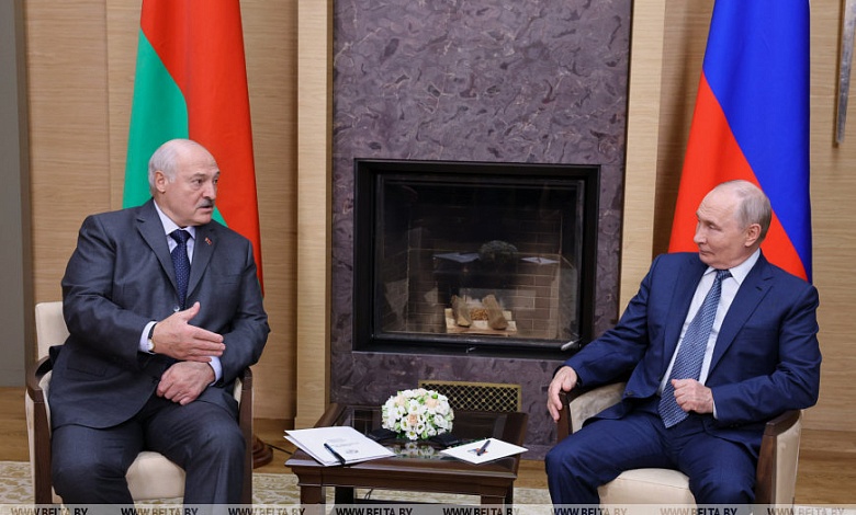 Лукашенко на встрече с Путиным позитивно оценил совместную работу правительств Беларуси и России