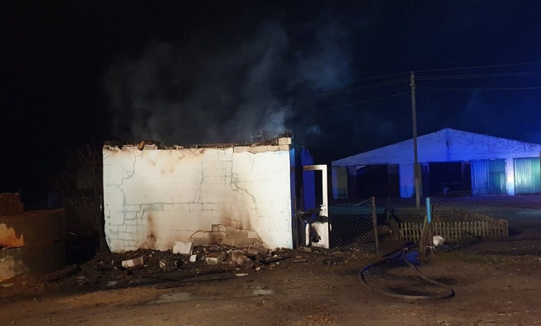 Горела проходная на территории фермы в Лунинецком районе