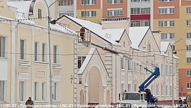 В чем опасность снежных шапок на крышах и как избежать происшествий, напомнили в МЧС