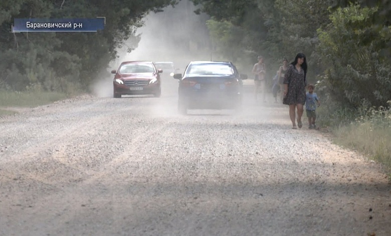 Пыль столбом! В тупиковой ситуации оказались люди в Барановичском районе