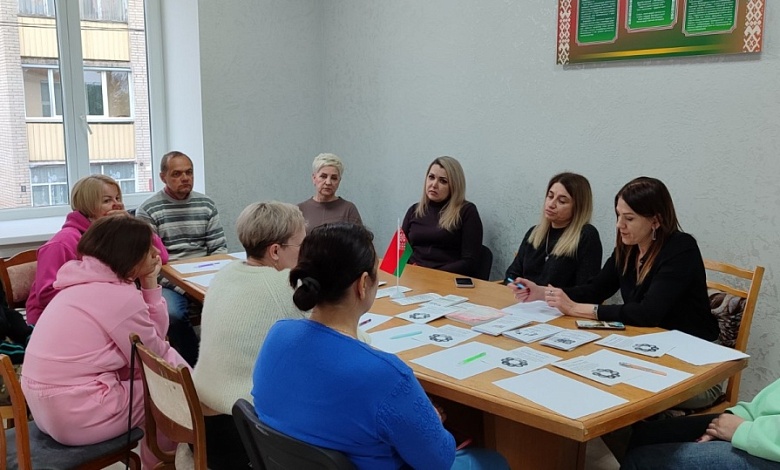 Вопросы помощи семьям с детьми-инвалидами обсудили в Лунинце