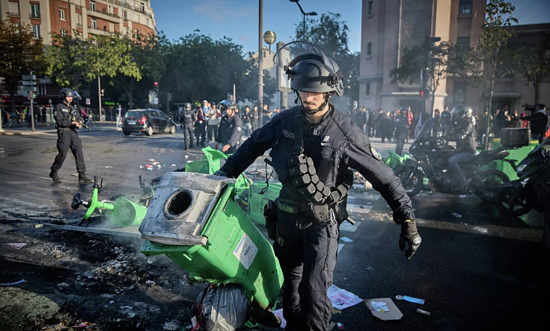 УЛИЧНЫЕ БОИ во Франции | Протестующие берут в осаду заводы 
