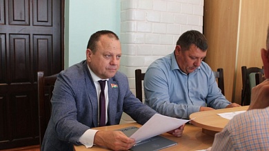 Системный подход. Сенатор обратил внимание на подготовку учреждений образования в Микашевичах