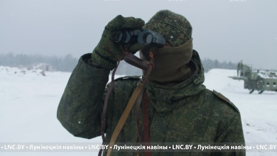 Военнослужащие в Лунинце занимаются боевой подготовкой