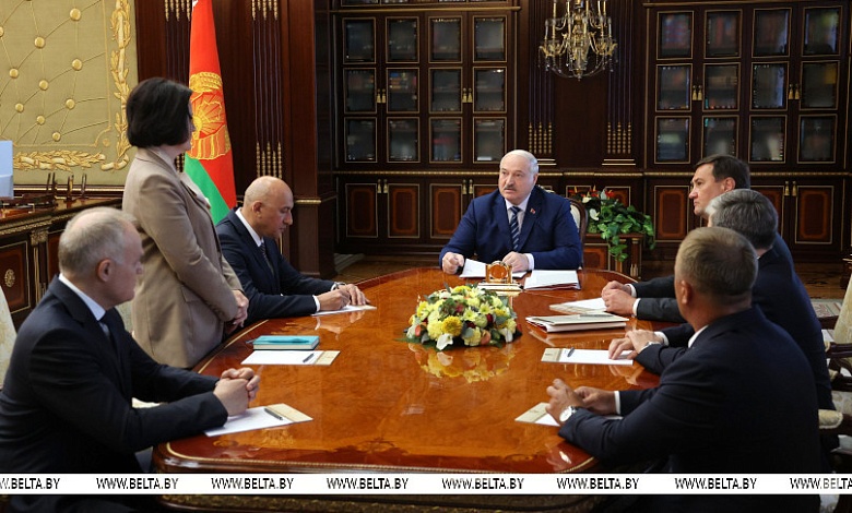 Лукашенко требует усовершенствовать материальную поддержку многодетных