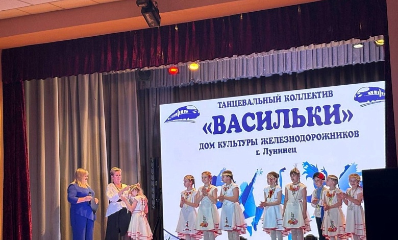 «Васильки» зажгли во время ежегодного отчетного концерта в Лунинце 