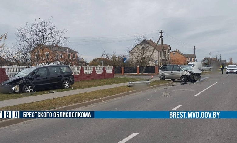 В Столине водители Peugeot и Ford не поделили дорогу