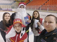 В Лунинце пожарный Дед Мороз напомнил о безопасности