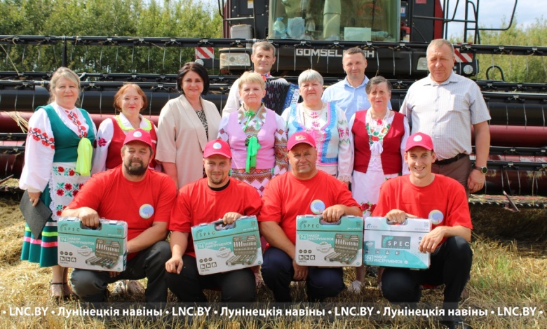 Чествование хлеборобов прошло на полях ОАО «Вульковский рассвет»