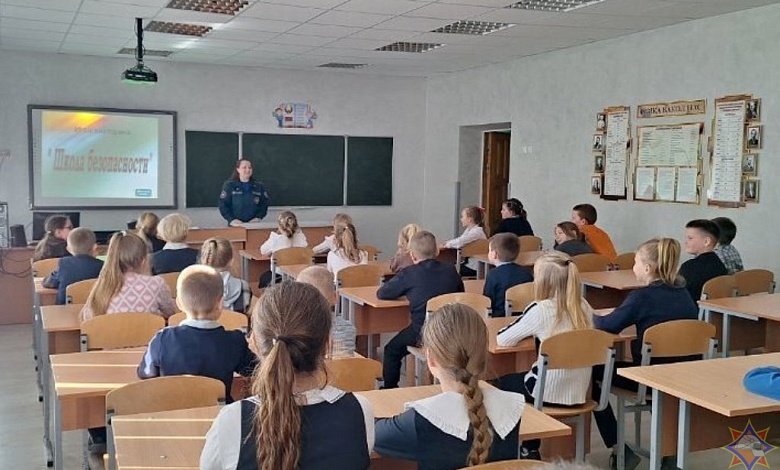 Спасатели рассказывают о безопасности в школах Лунинецкого района