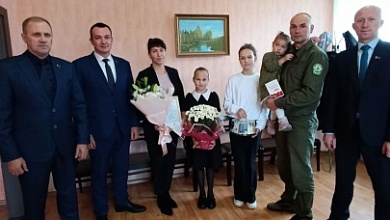 Депутаты поздравили многодетные семьи